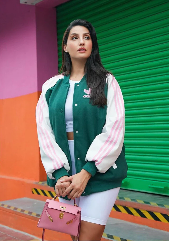 Nora Fatehi: नोरा फतेही ने लुक से फैंस के दिलों की धड़कने बढ़ा दी हैं, देखें फोटोज