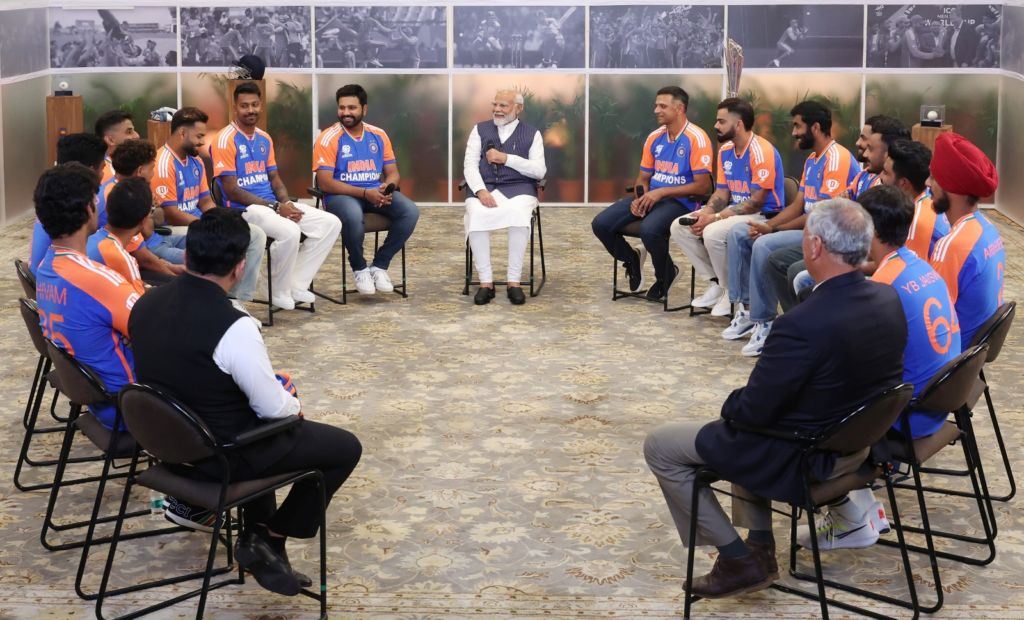 T20 World Cup Trophy: PM Modi ने Rohit Sharma से पूछा- मिट्टी का स्वाद कैसा था? सभी खिलाड़ी से इस खास पल के बारे में जाना