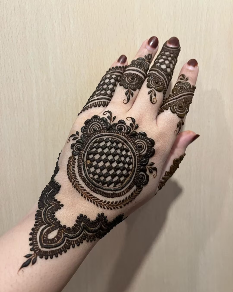 Raksha bandhan Mehendi Design: रक्षाबंधन के खास मौके पर लगवाएं खूबसूरत और ट्रेंडी मेहंदी डिजाइन, देखिए बढ़िया पैटर्न