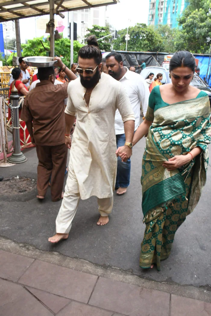 Deepika Padukone Ranveer Singh: दीपिका पादुकोण डिलीवरी से पहले पहुंचे मंदिर, परिवार भी साथ में