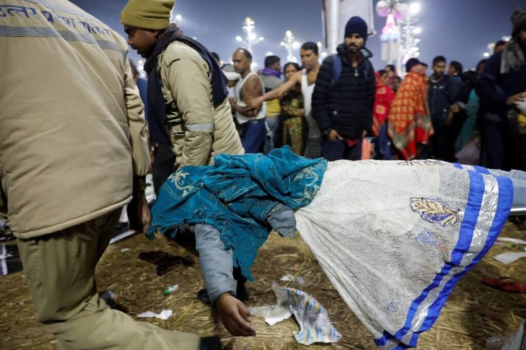 Mahakumbh Stampede: महाकुंभ में संगम घाट पर मची भगदड़, कुछ श्रद्धालुओं के घायल होने की खबर; देखें तस्वीरें